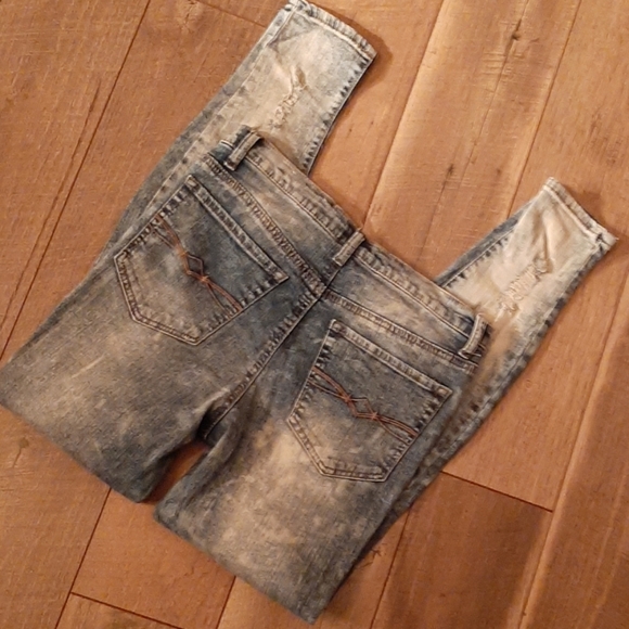 Muddy destroyed Jean's 9 - Picture 2 of 6